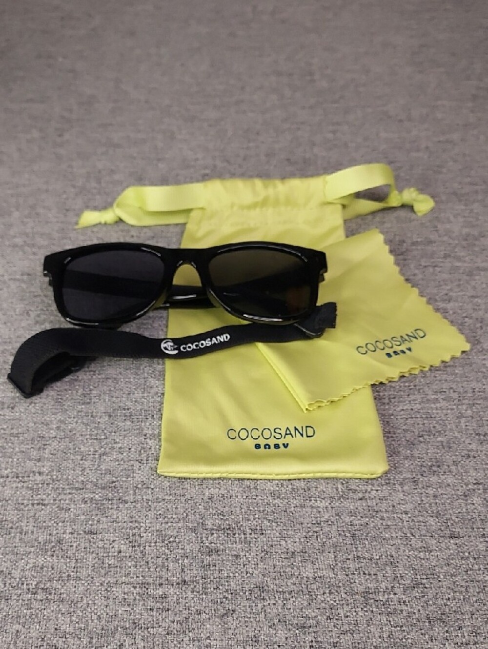 Cocosand Baby Toddler Black Sunglasses CE CAT 3 UV Protection Strap Case Set